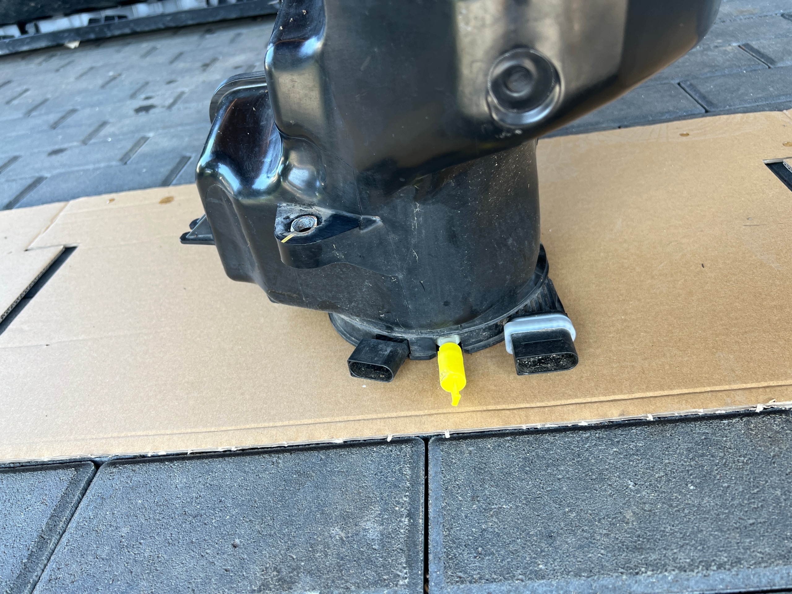 Tanque AdBlue VW Caddy IV 2K5131877C usado image 4