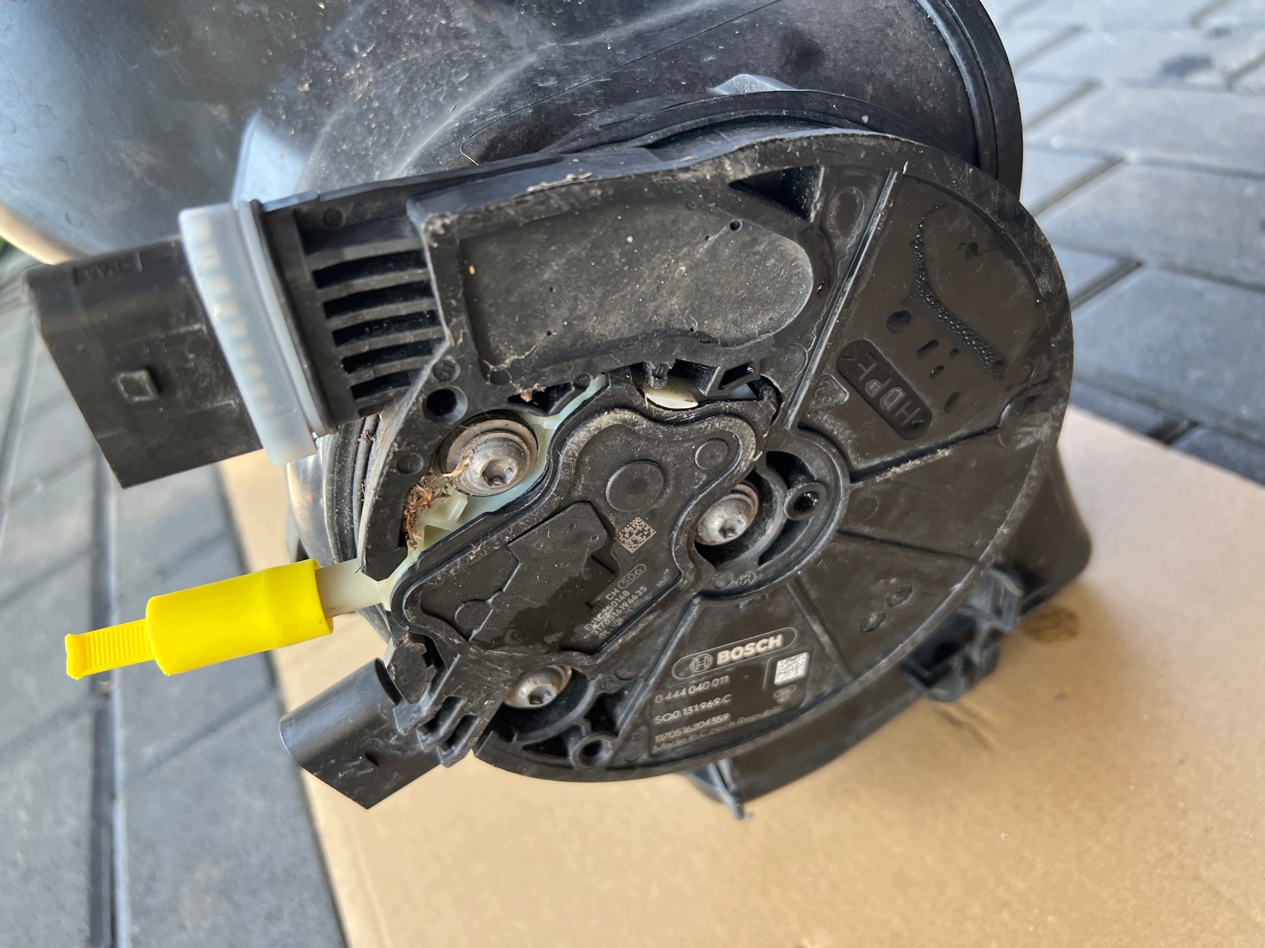 Tanque AdBlue VW Caddy IV 2K5131877C usado image 5