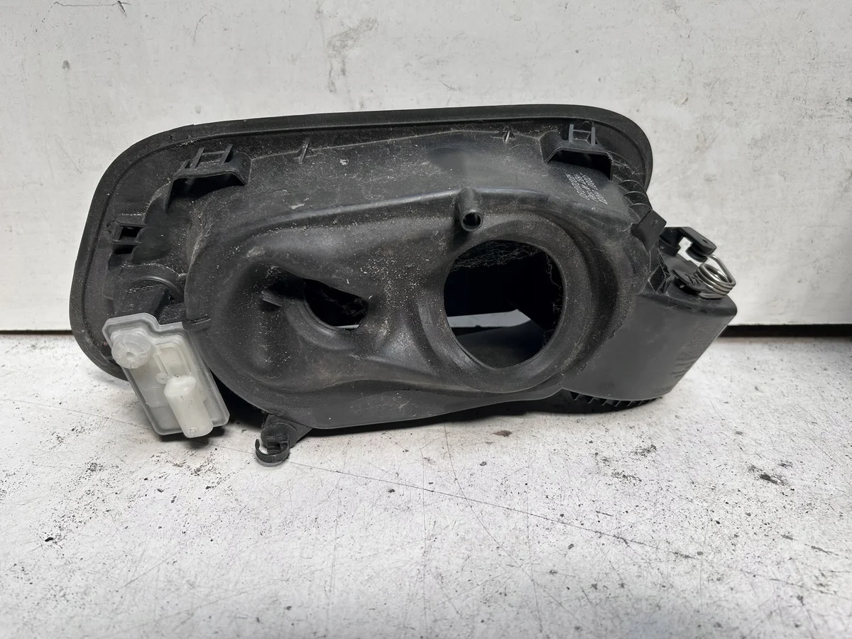 Polttoainetankin luukku Volvo XC40