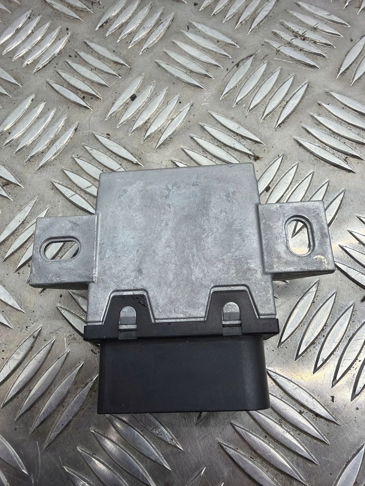 Module électronique Porsche Cayman 718 GT4 ECU image 3