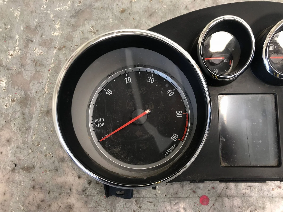 Opel Astra J Instrument Cluster 13460582