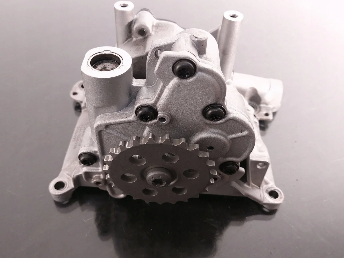 Bomba de Aceite BMW OE 11417805316 Usada
