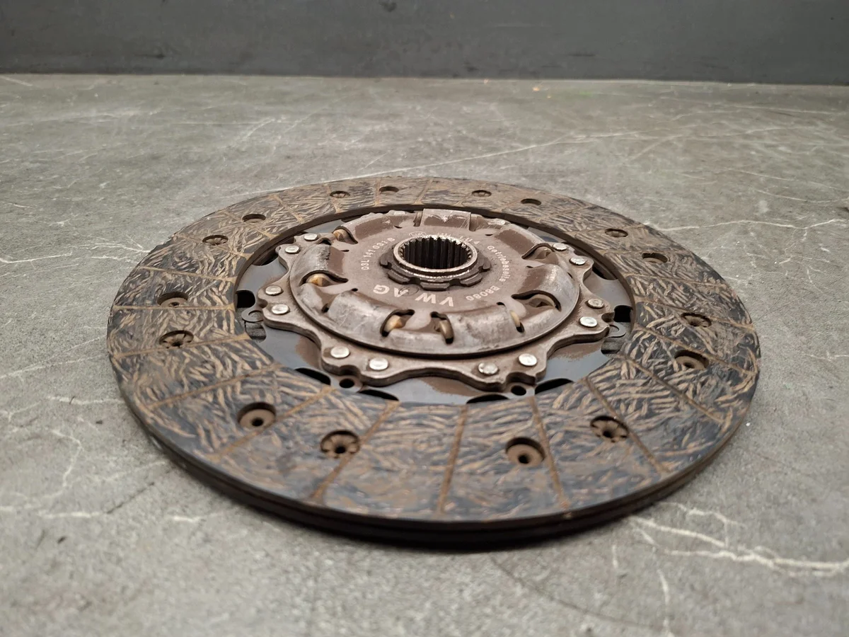 Disco de Embreagem Usado VW T5 03l141031b