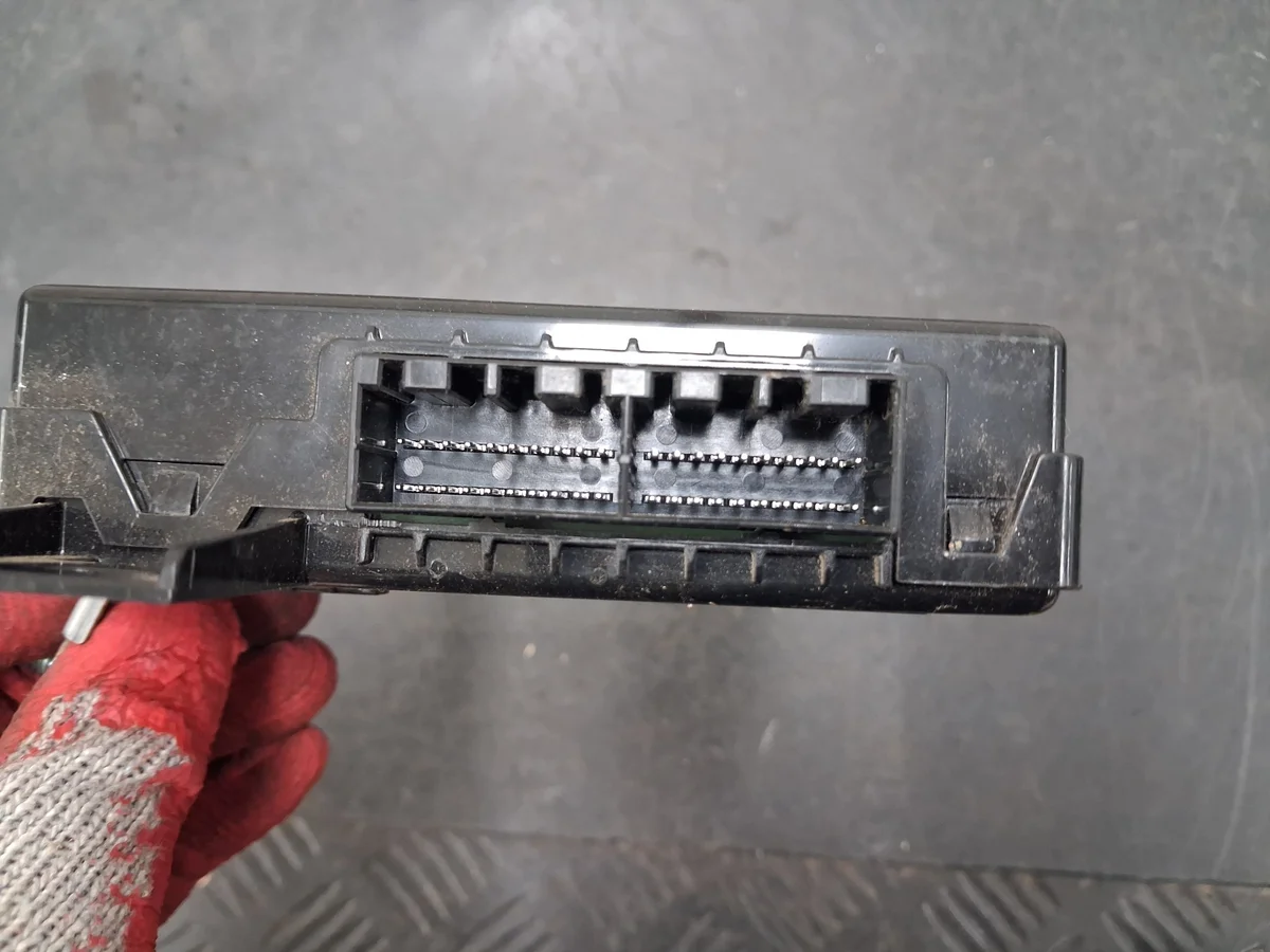 Módulo Control Kia Rio IV 954B0-H8760 image 3
