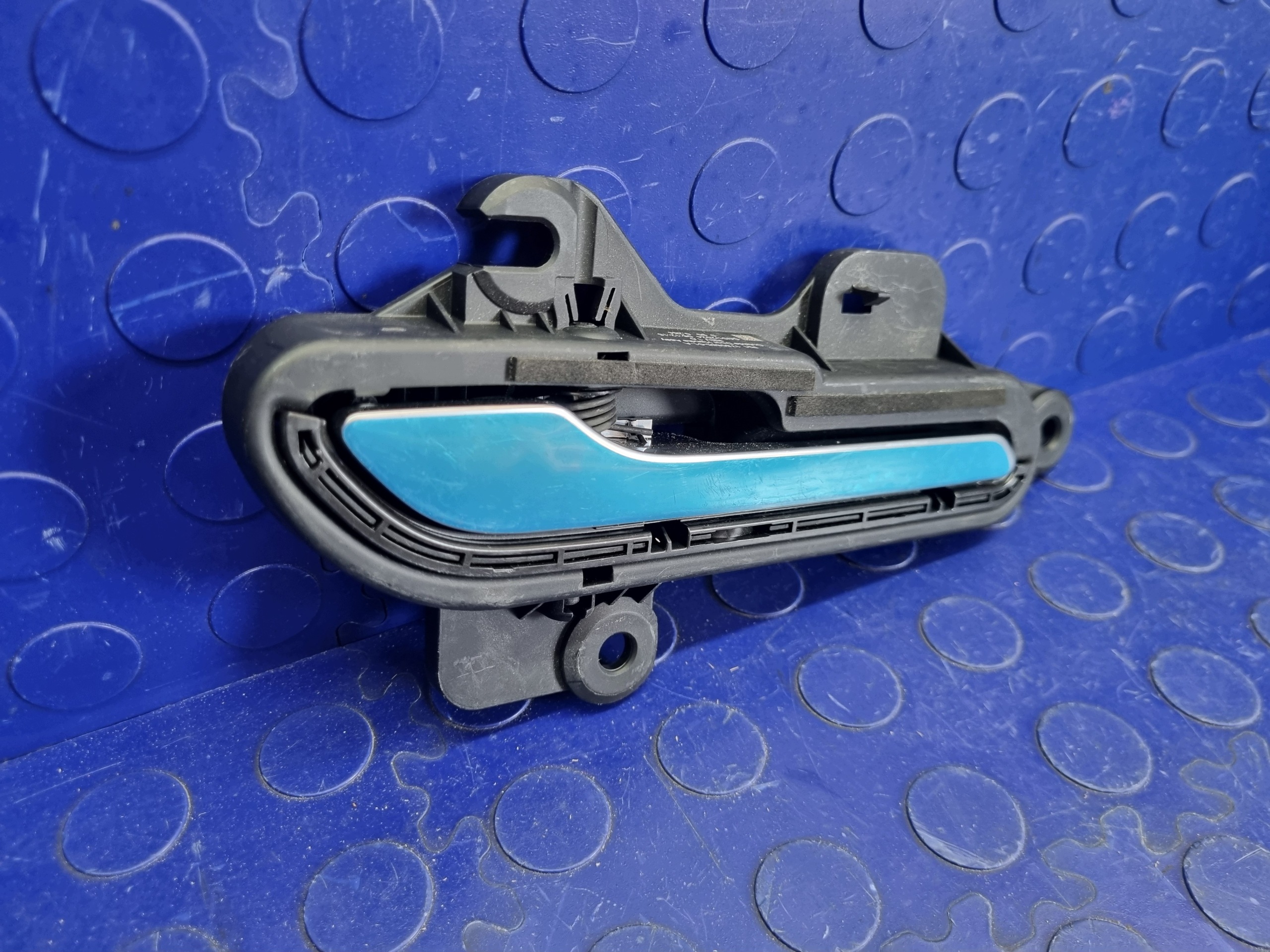 Bakre dörrhandtag höger Tesla Model 3 image 4