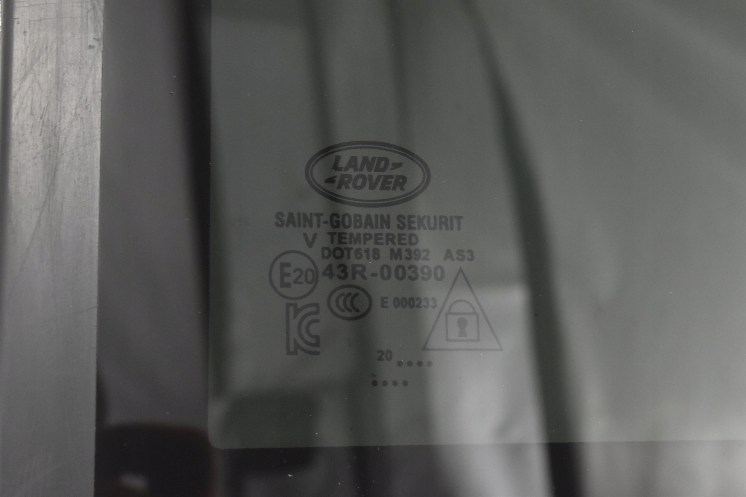 Ventana puerta trasera izq. L8B225829BD Defender image 3