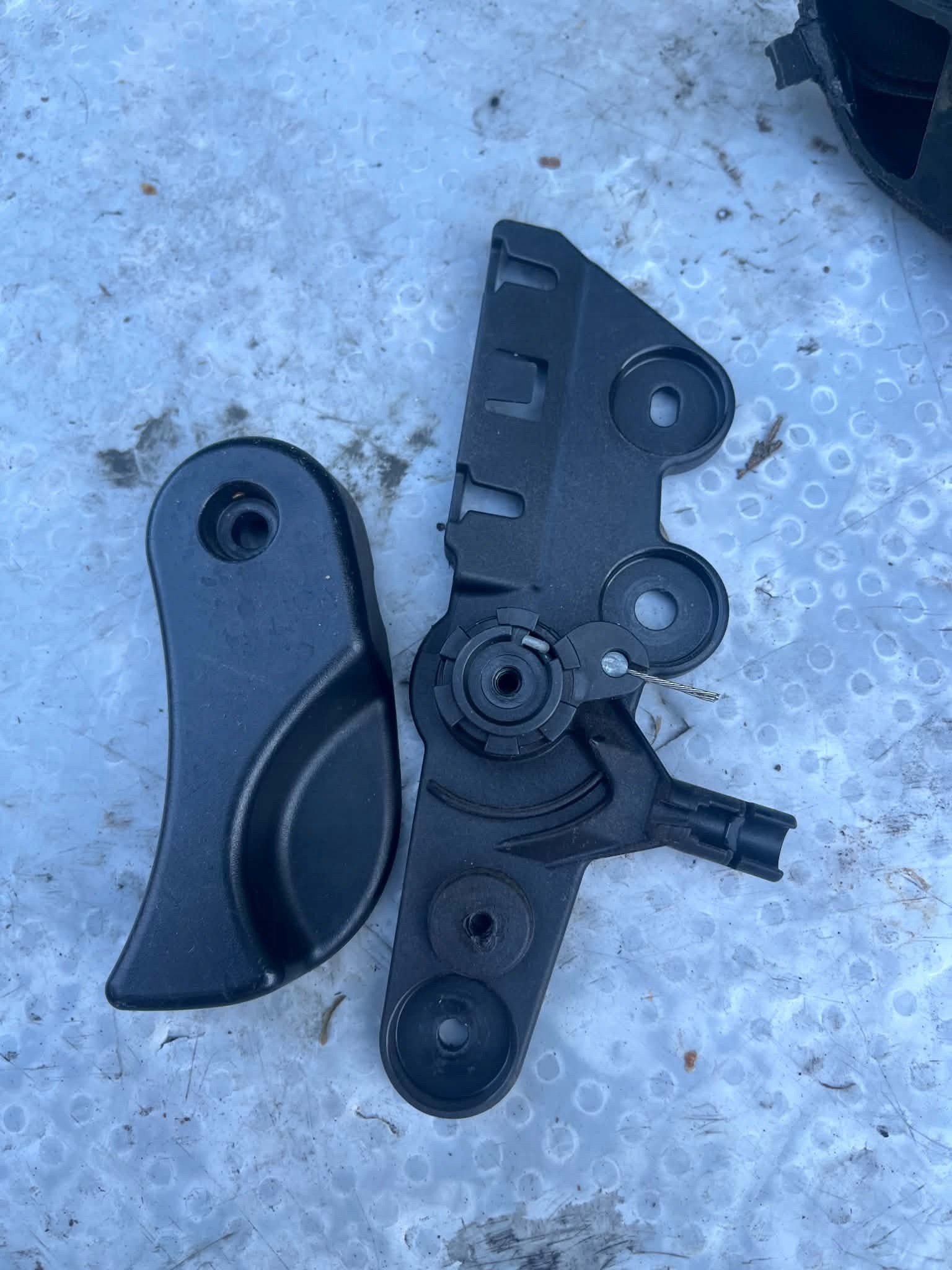 Maniglia Cofano BMW Serie 3 E90 107019 Usato image 2