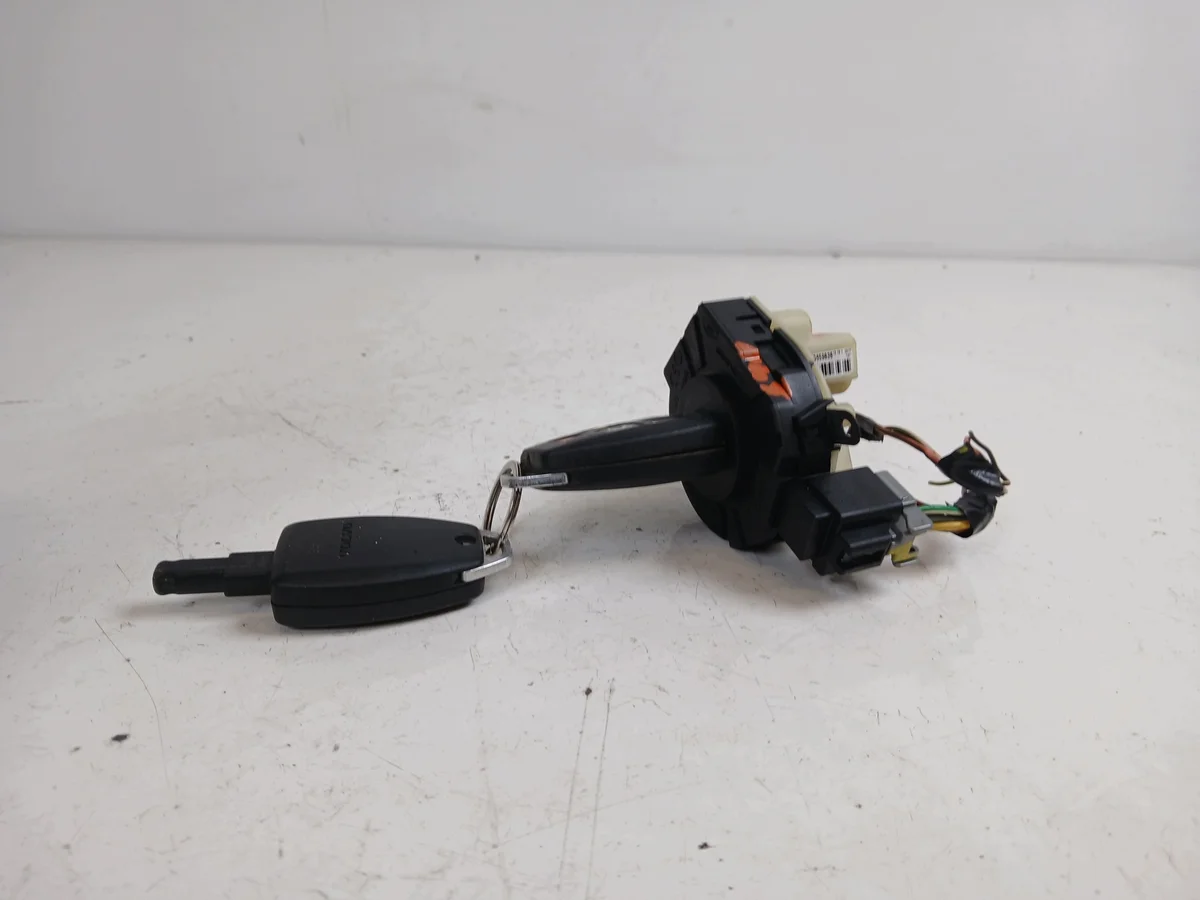 Volvo V50 S40 II Ignition Switch 30659838 image 3