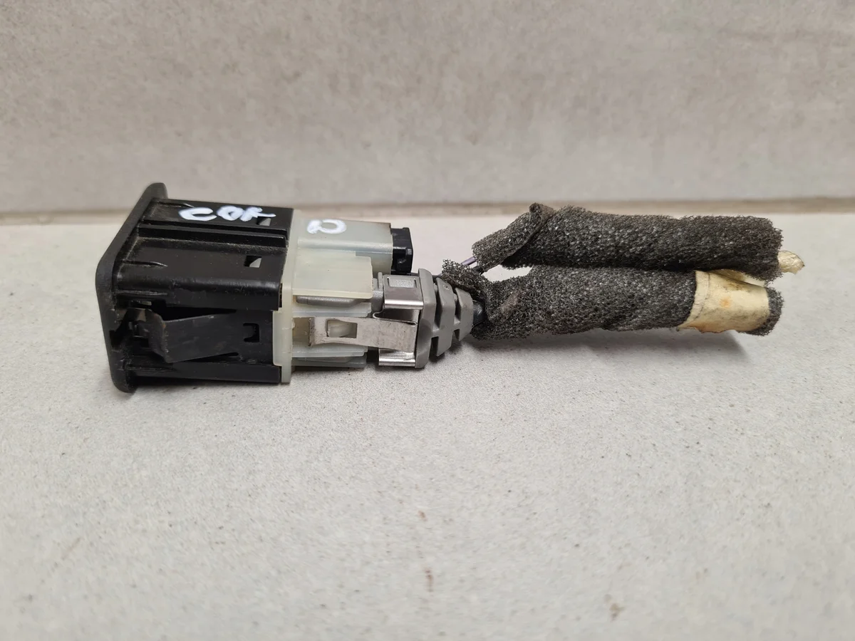 Prise Aux USB Opel Corsa D 25832462 image 4