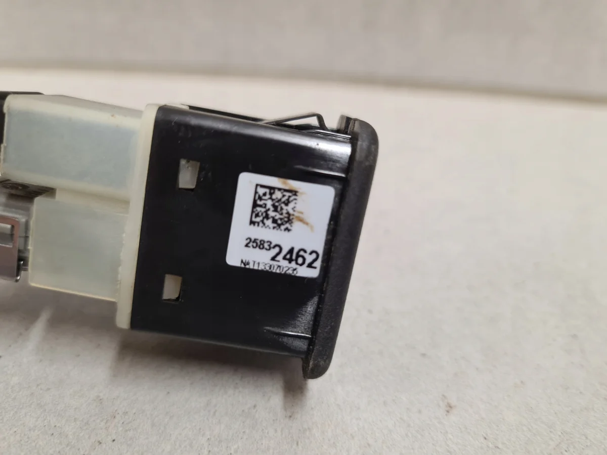 Prise Aux USB Opel Corsa D 25832462 image 6