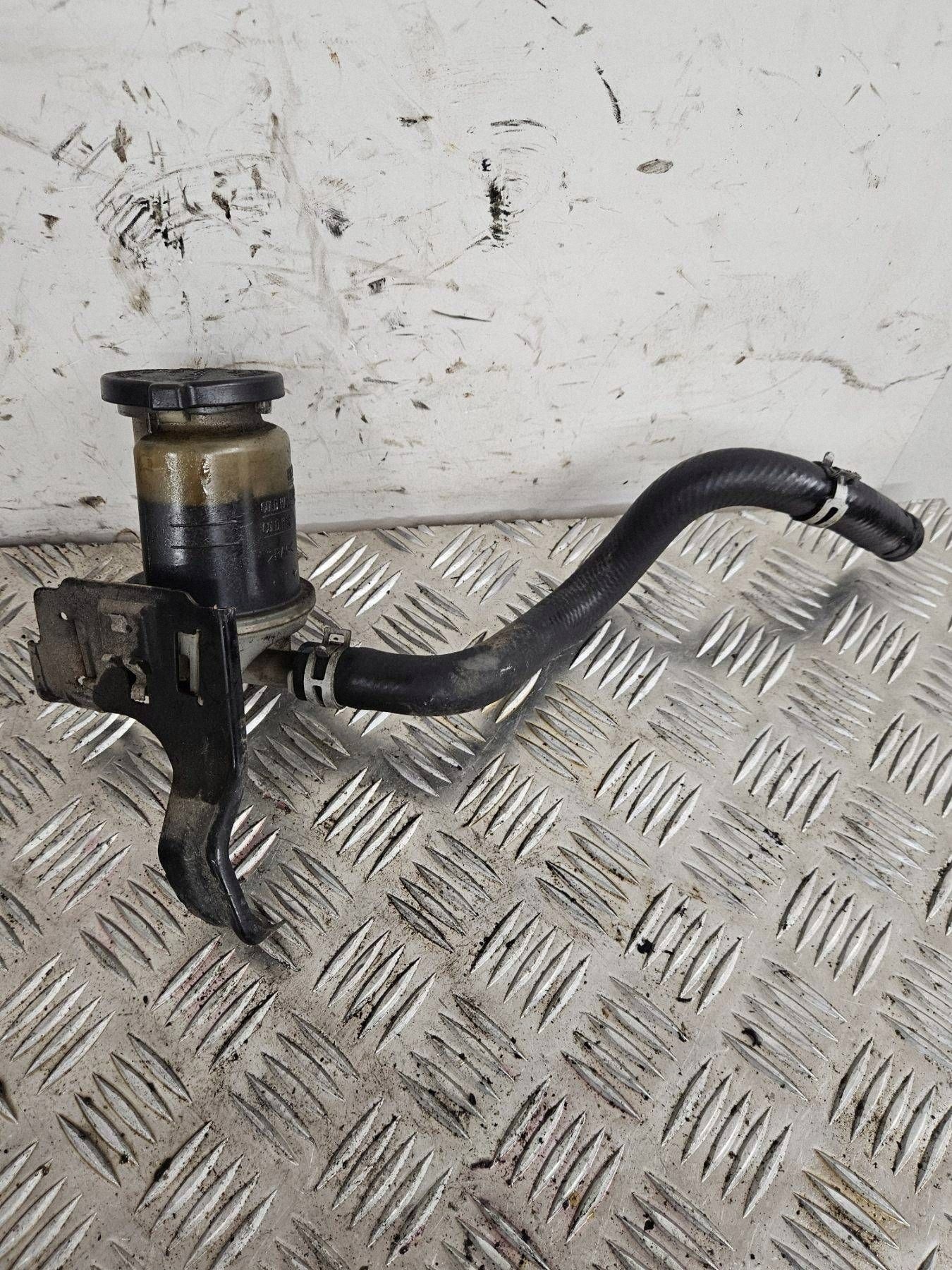 Toyota Corolla Verso E121 Réservoir direction assistée image 3