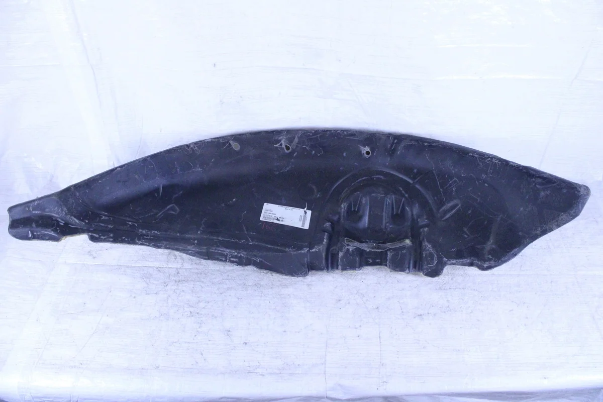 Mercedes W166 A1666820062 Cubierta Aislamiento