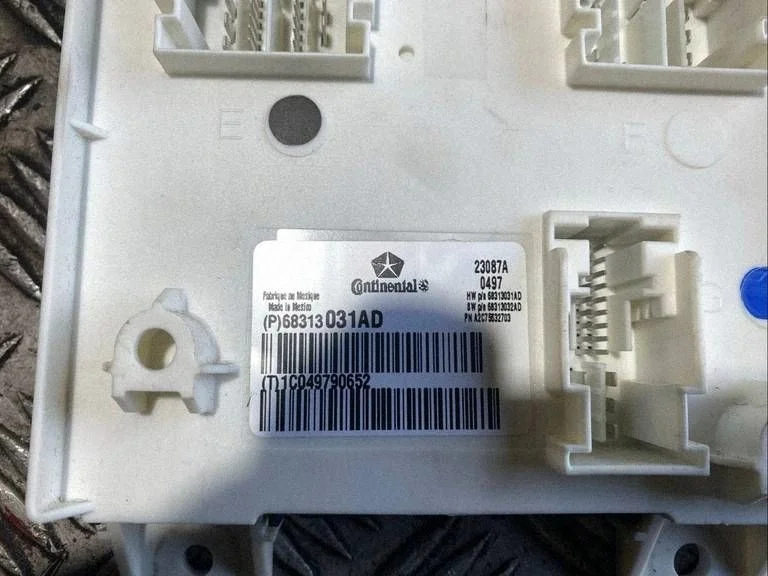 Unidad BCM FEM SAM Jeep Grand Cherokee IV image 3