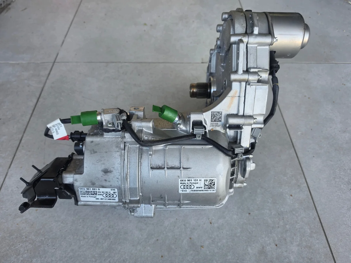 Caja de transferencia Audi 0EU901091G usada