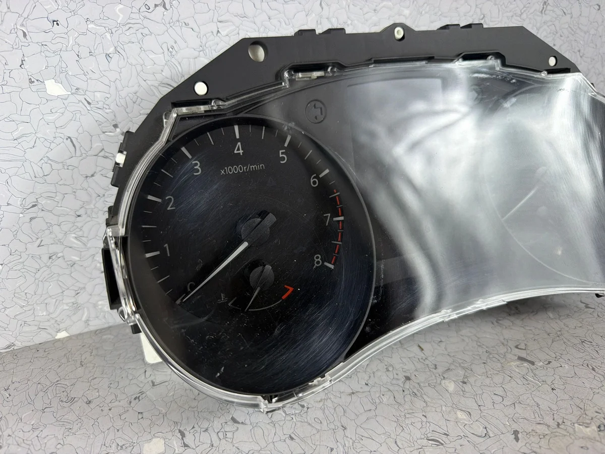 Nissan Qashqai mittaristo 15HP14BZ049