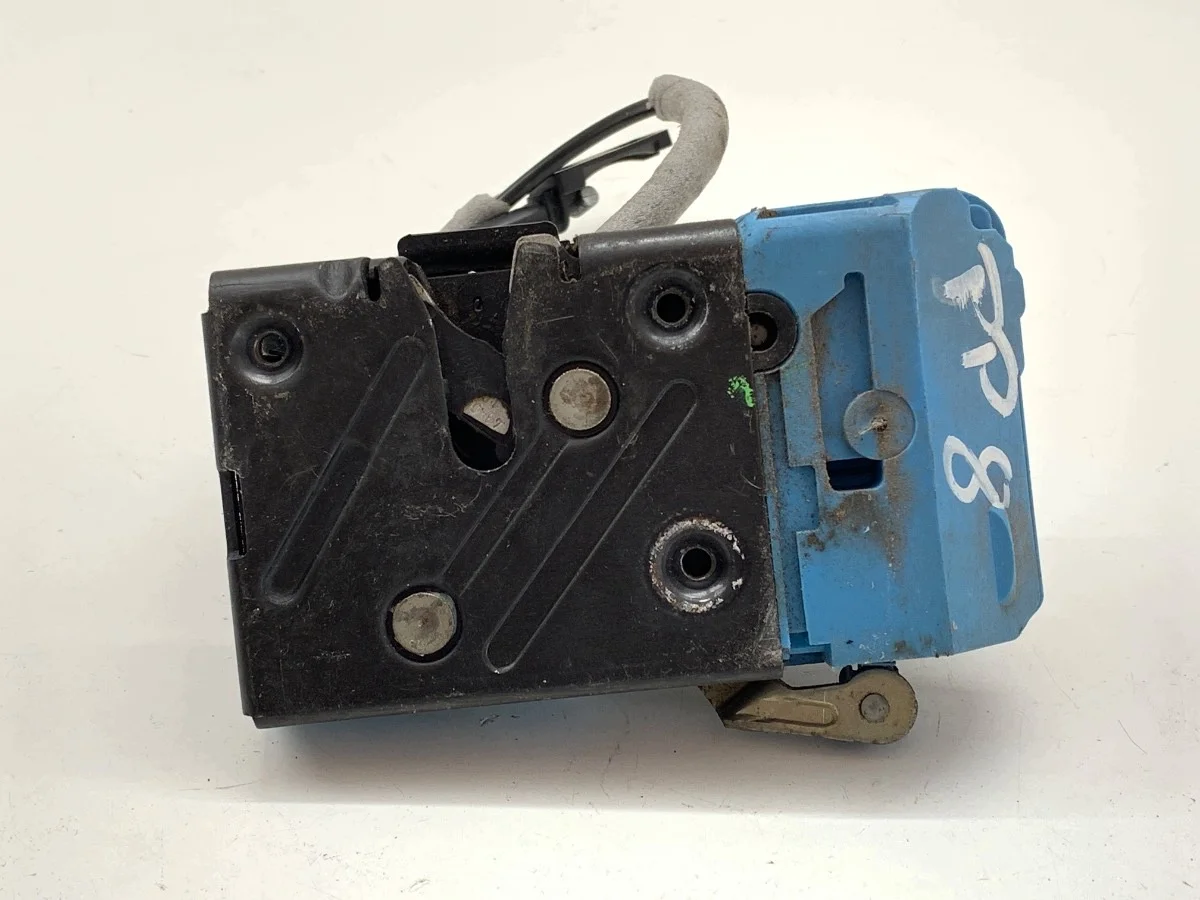Volvo XC90 Front Right Door Lock 30699748 image 3