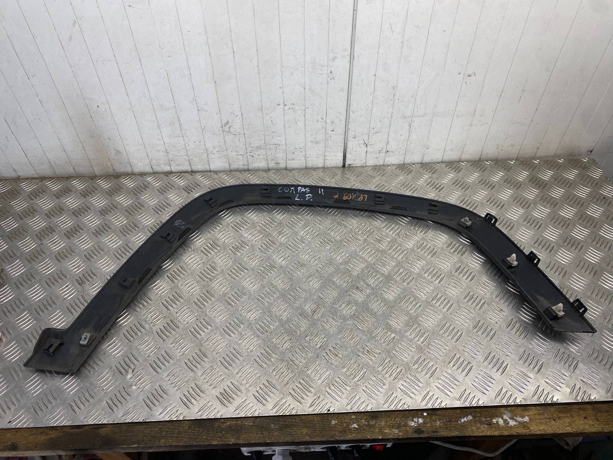 Skärmlist vänster fram Jeep Compass II image 10