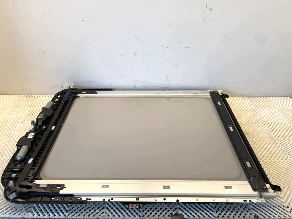 Techo solar Nissan X-Trail T32 usado OEM LORK-437-116533 image 4