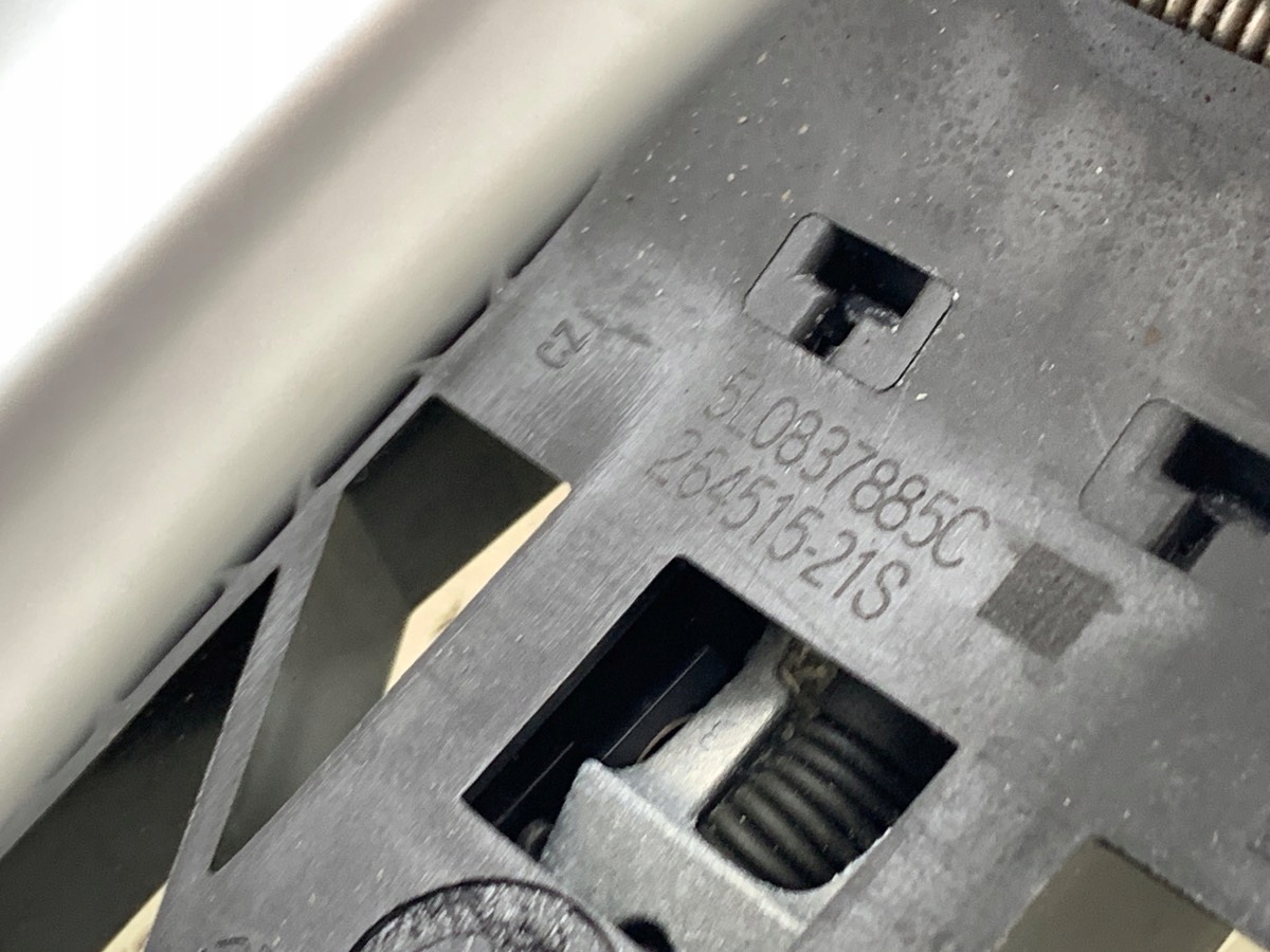 Yttre dörrhandtag Vänster Bak Skoda Octavia III image 4