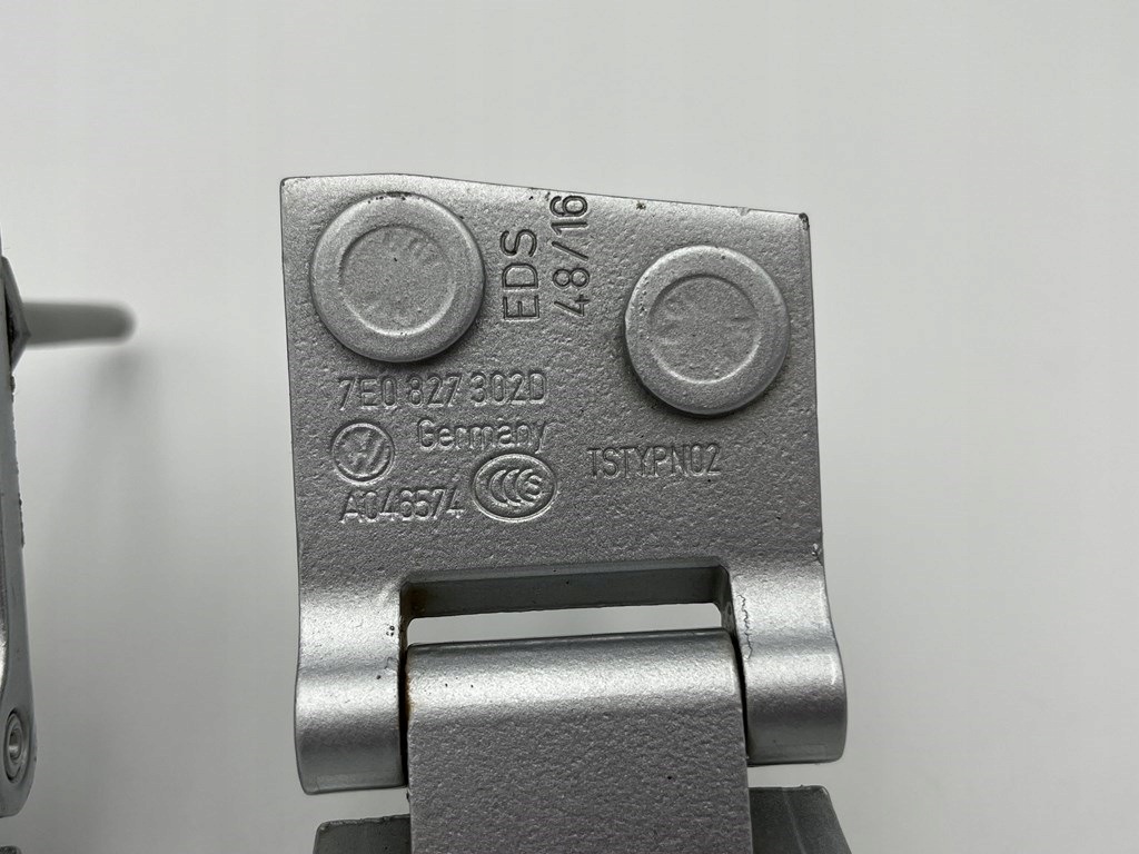Charnières hayon VW T6 7E0827302D 7E0807301D