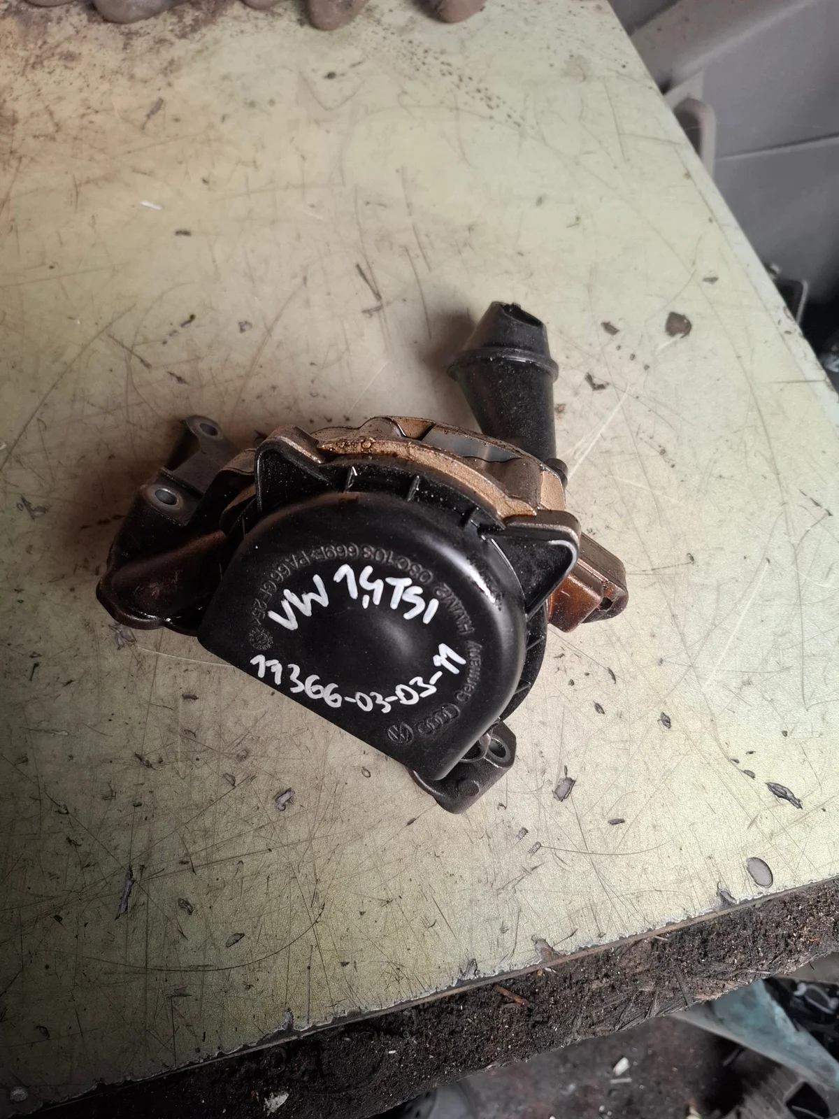 Öljypumppu VW SEAT SKODA 1,4 TSI 11366030311