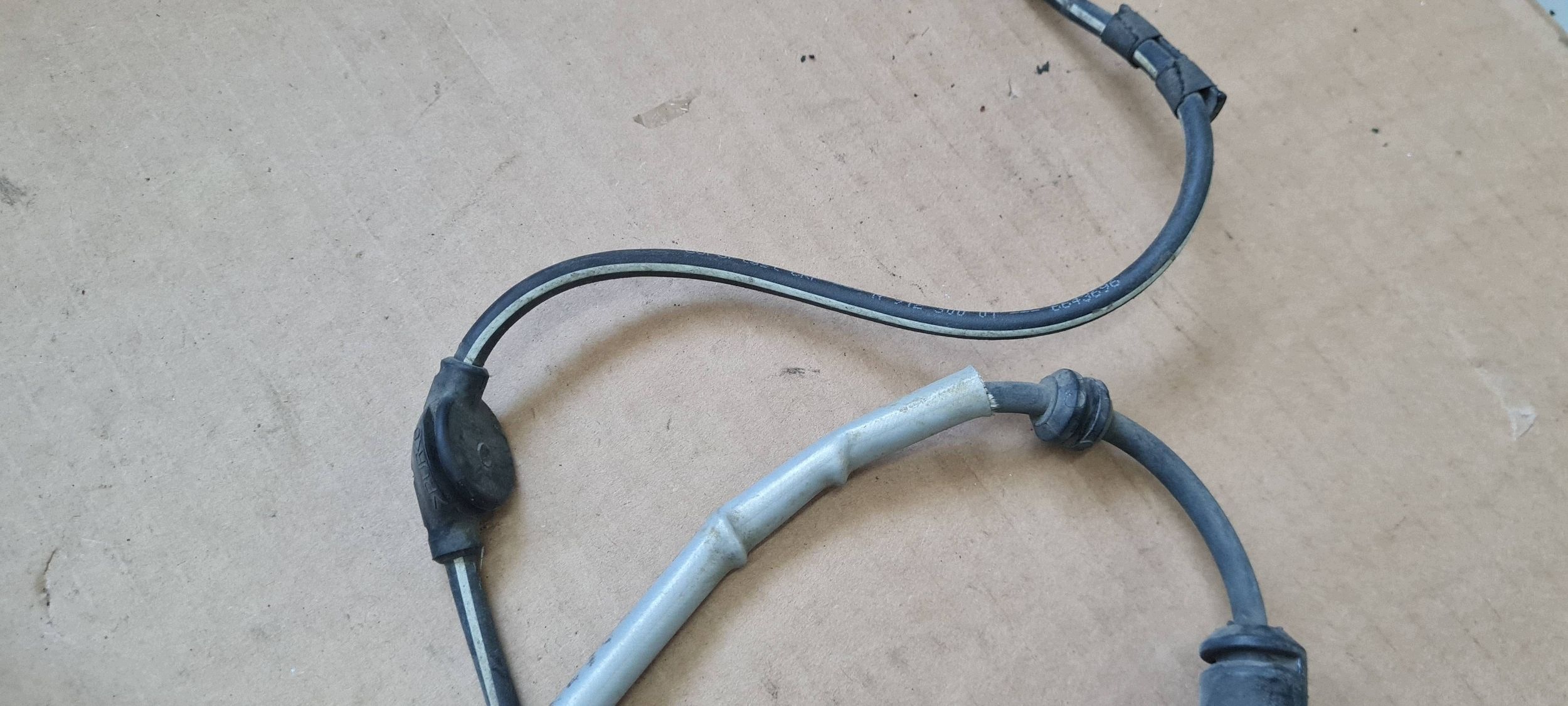 Audi A5 8W ABS Wheel Sensor Plug Left Front image 3