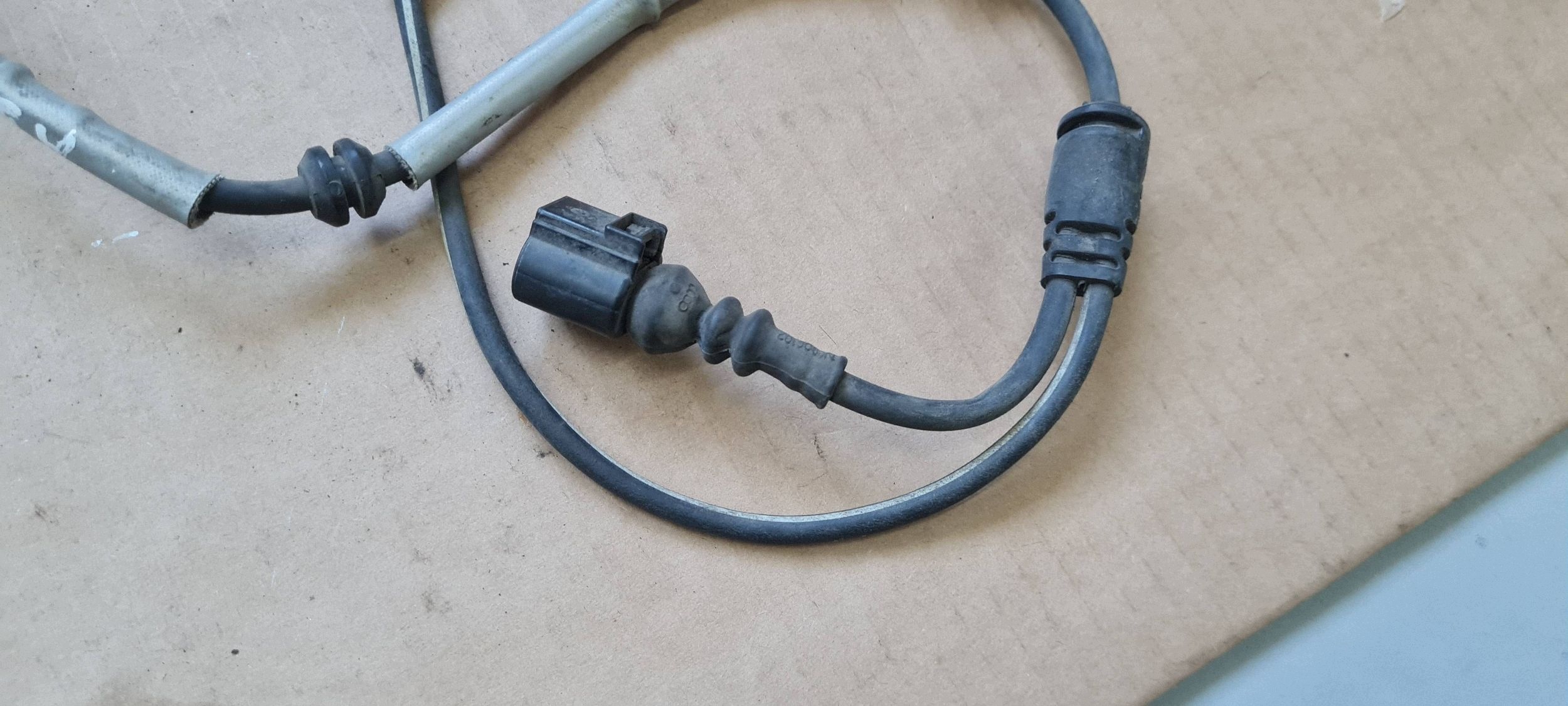 Audi A5 8W ABS Wheel Sensor Plug Left Front image 4