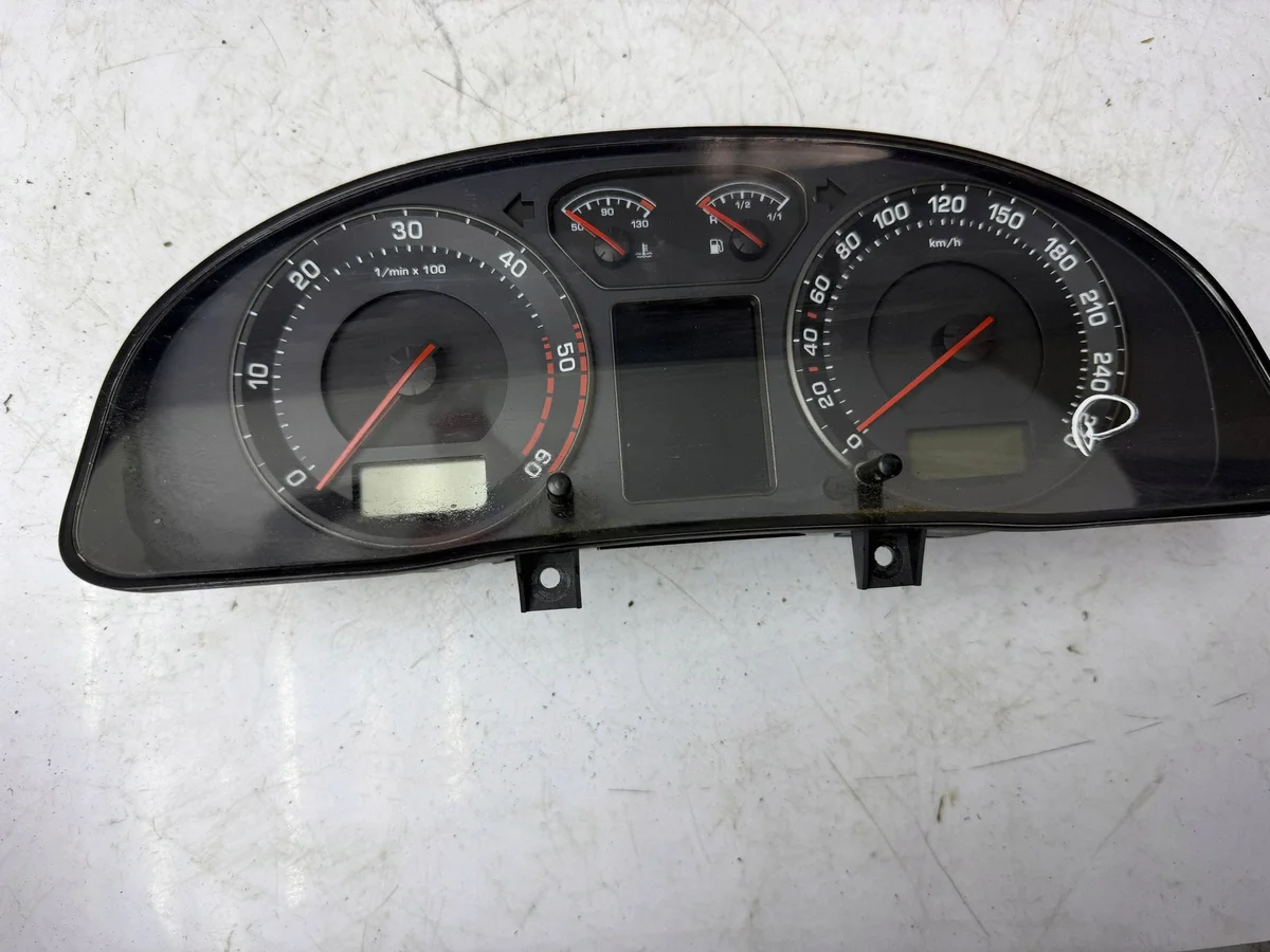 Mittaristo Skoda OE 3U0920840A, käytetty