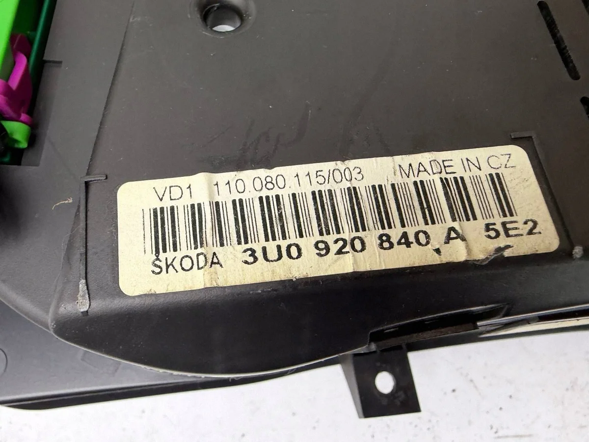 Compteur Skoda OE 3U0920840A image 3