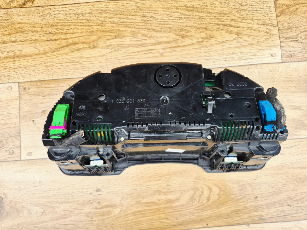 Audi A4 B6 1.8T mittaristo 8E0920950H