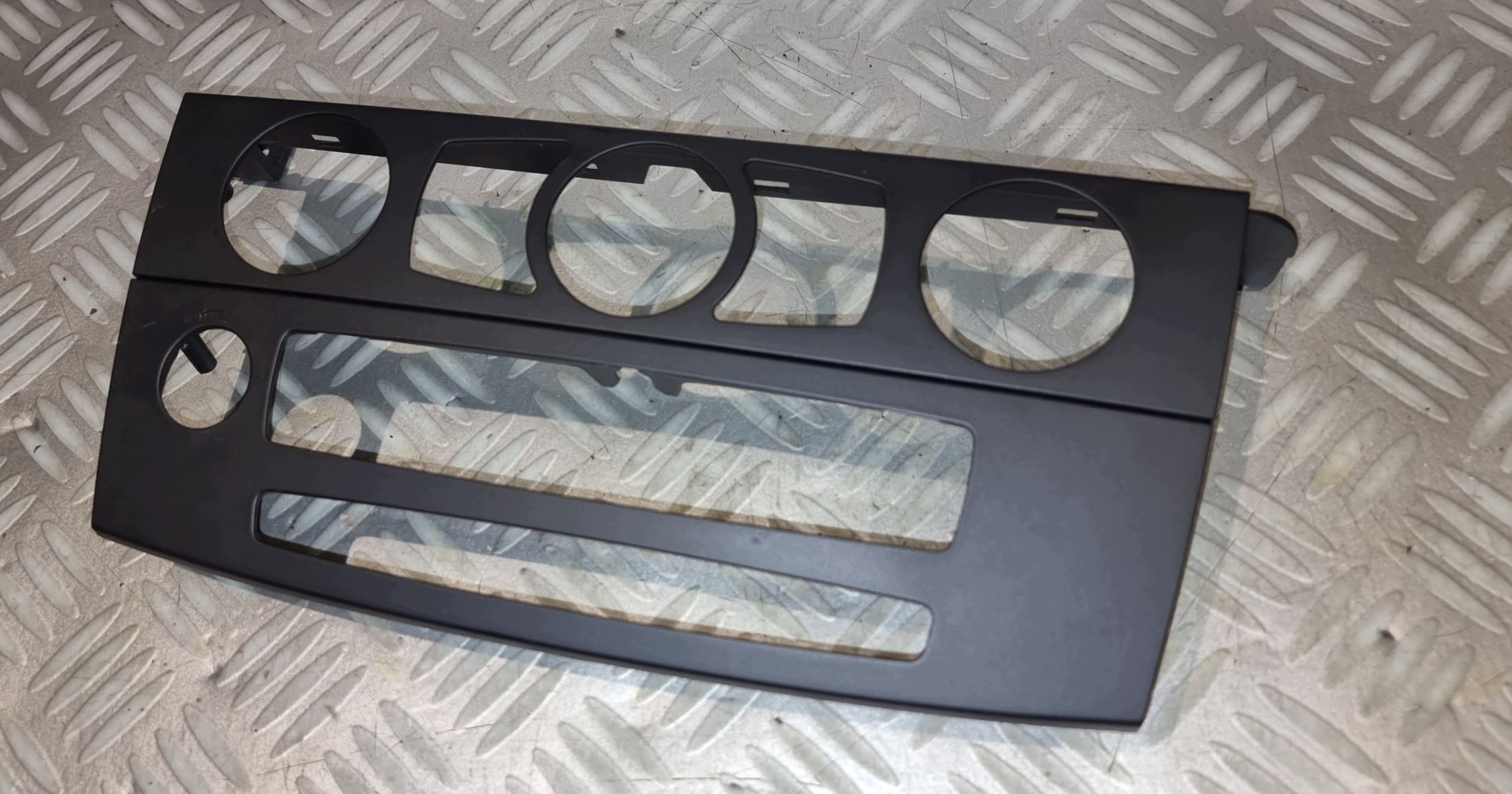 BMW 5 E60 E61 LCI Cadre Console CD image 4