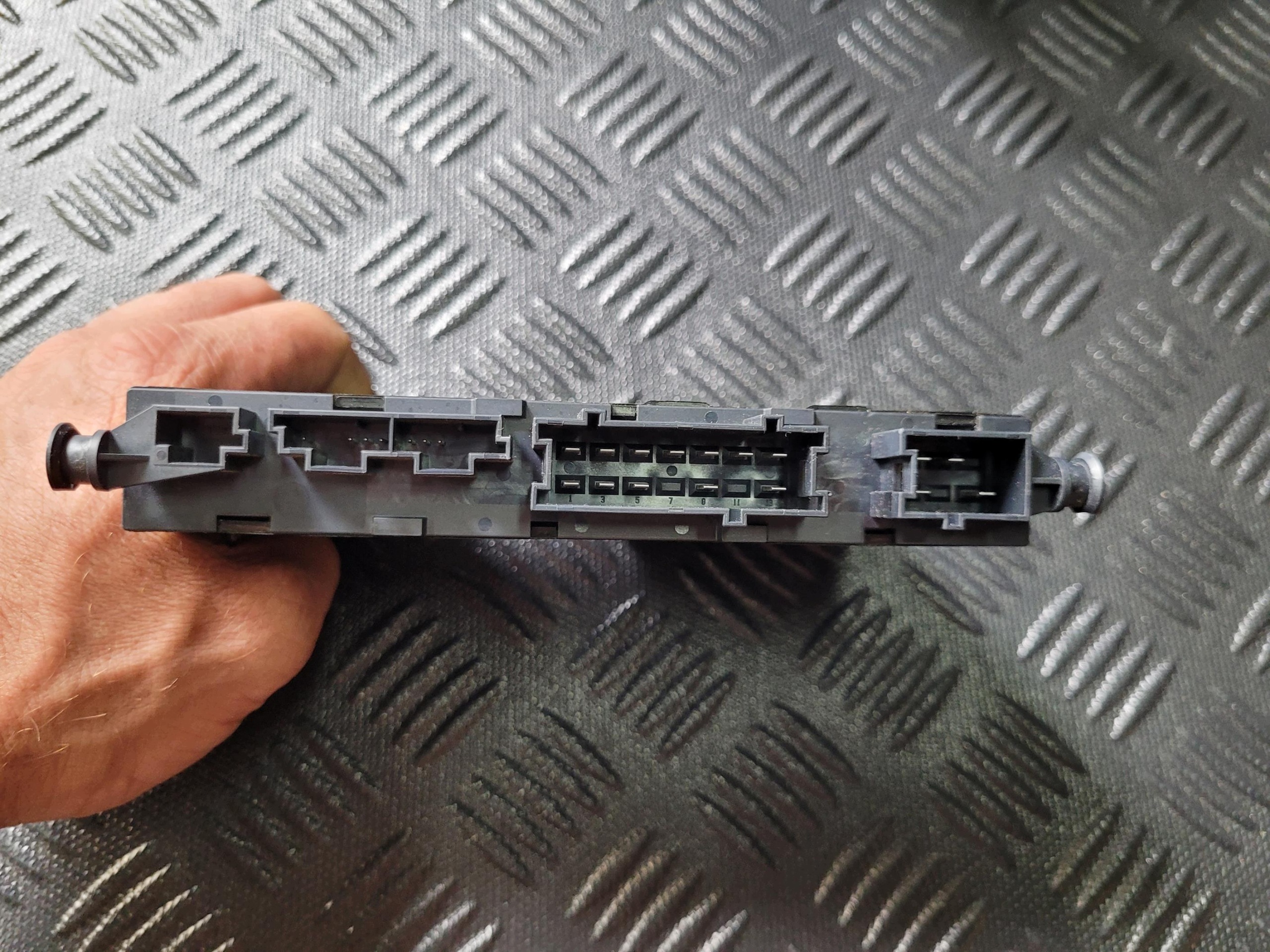 Module commande siège Jeep Cherokee KL 68105045AE image 4