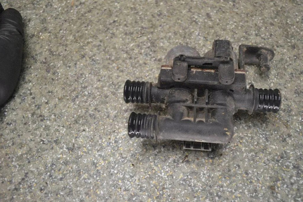 Kylvätskeregleringsventil BMW 3 E46 64116931708 image 2