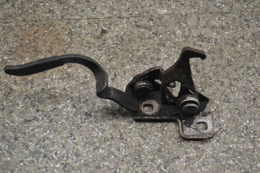 Poignée ouverture capot BMW 3 Touring E46 image 2