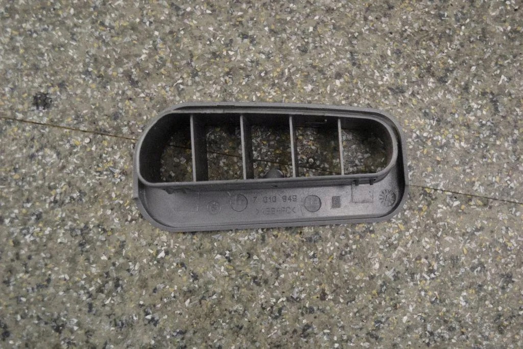 Grille de ventilation arrière BMW 7 (E65) 7010949 image 2