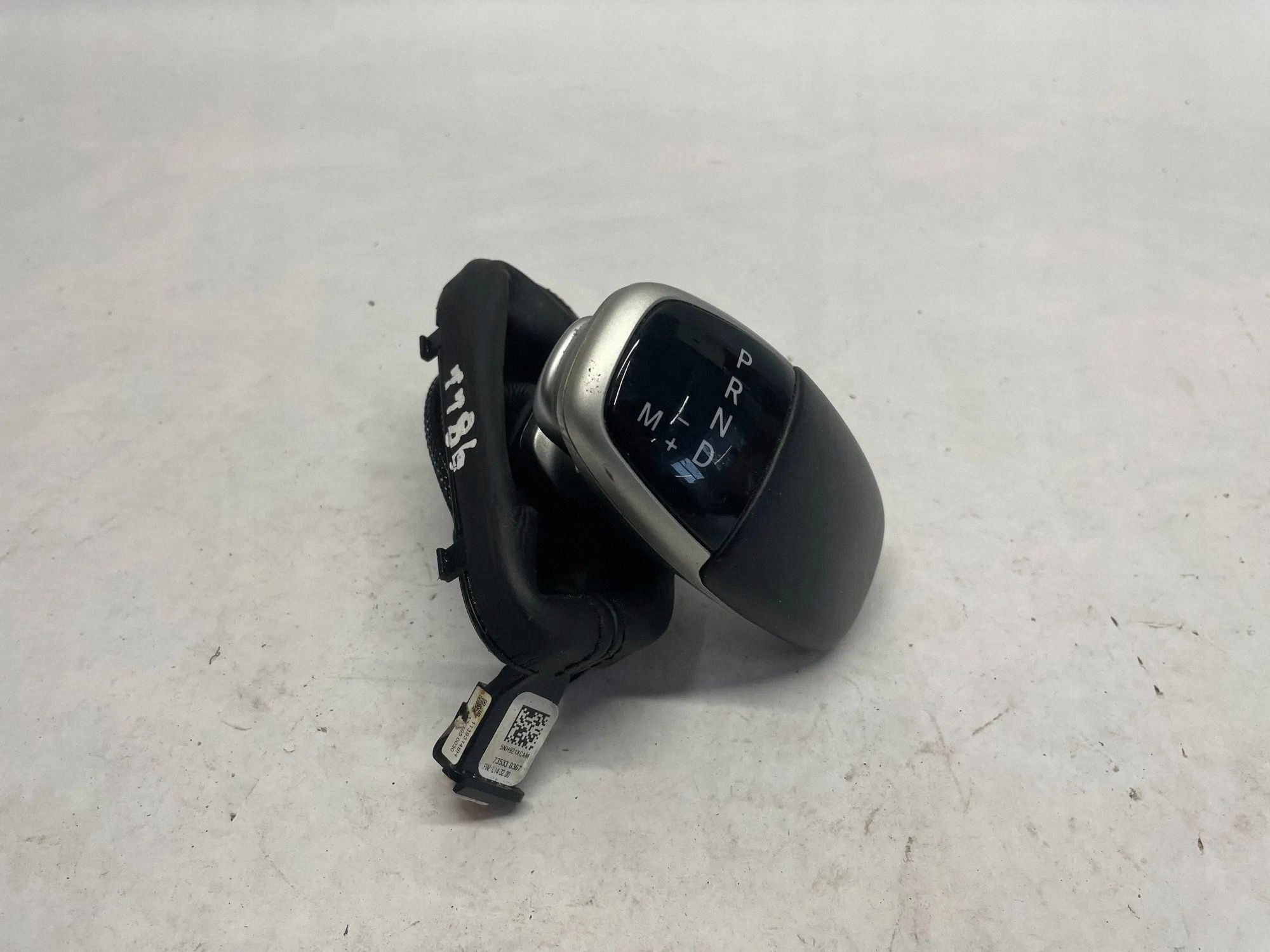 Dodge Challenger vaihdekepin nuppi 5NH921XCAM