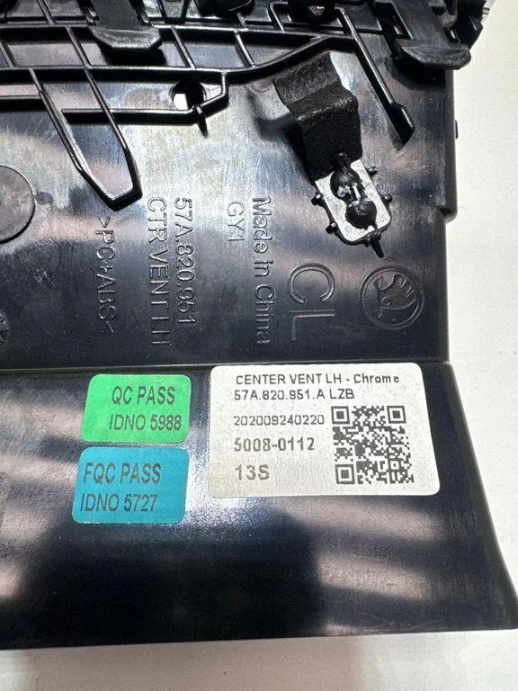 SKODA KAROQ 57A820951 Dashboard Vent image 8