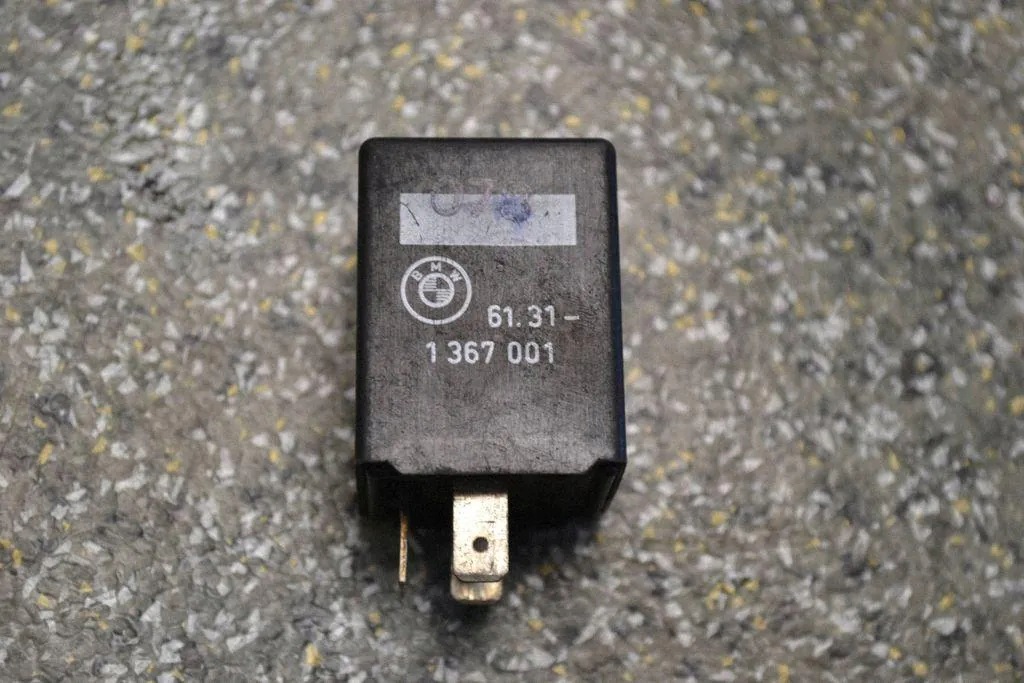 Relais BMW 3 (E30) 1367001 1982 image 3