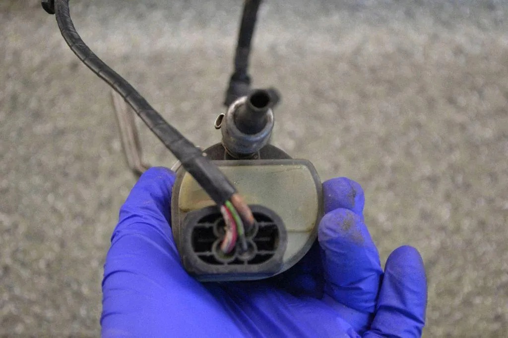 Filtre à carburant BMW OE 13327793672 image 3