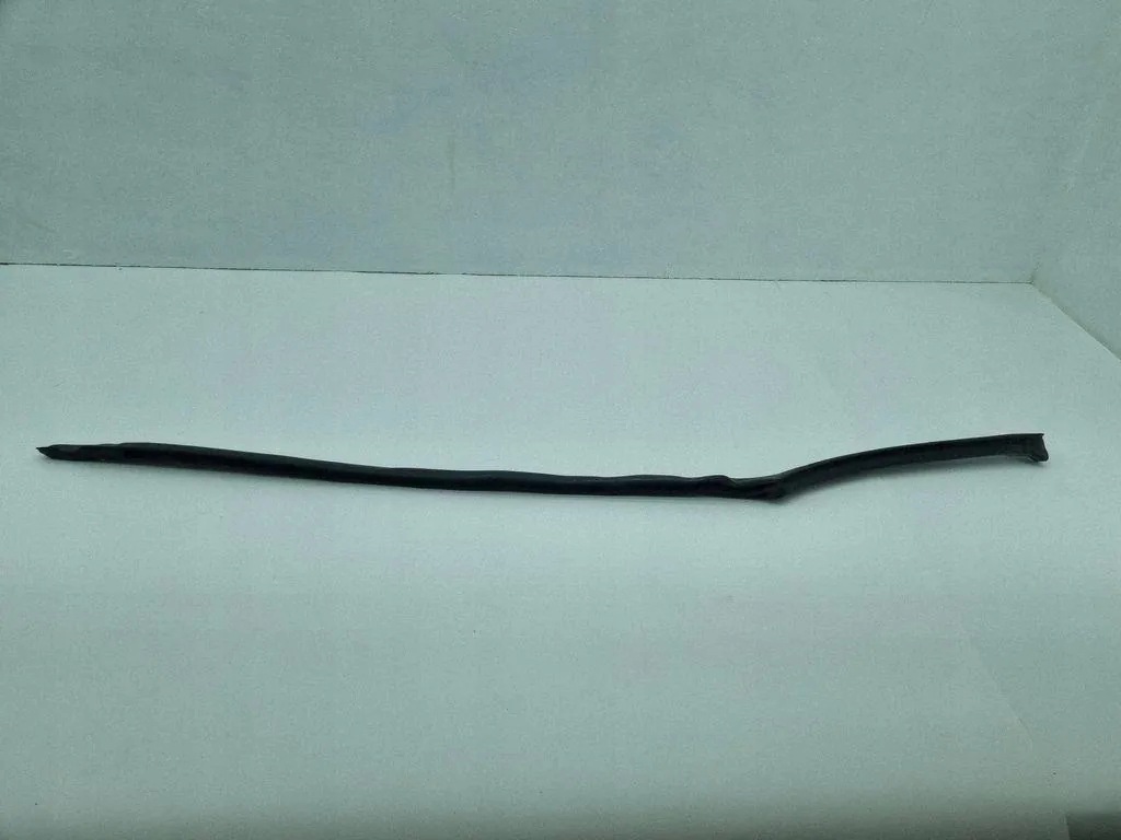Jeep Grand Wagoneer Trunk Seal Left 68418918