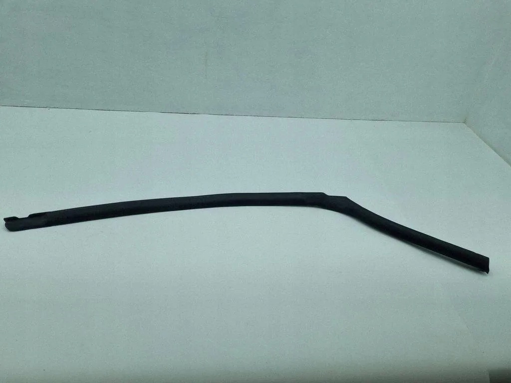 Jeep Grand Wagoneer Trunk Seal Right 68418918