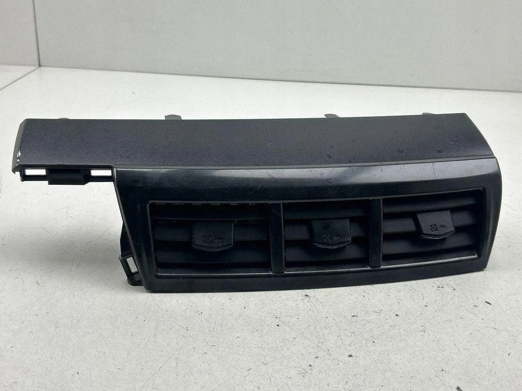 Toyota Prius Plus Dashboard Vent 5568647100 image 2
