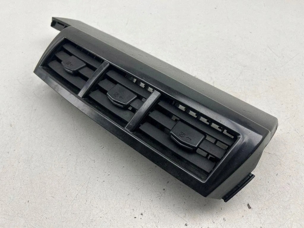Saída de Ar Painel Toyota Prius Plus Usada