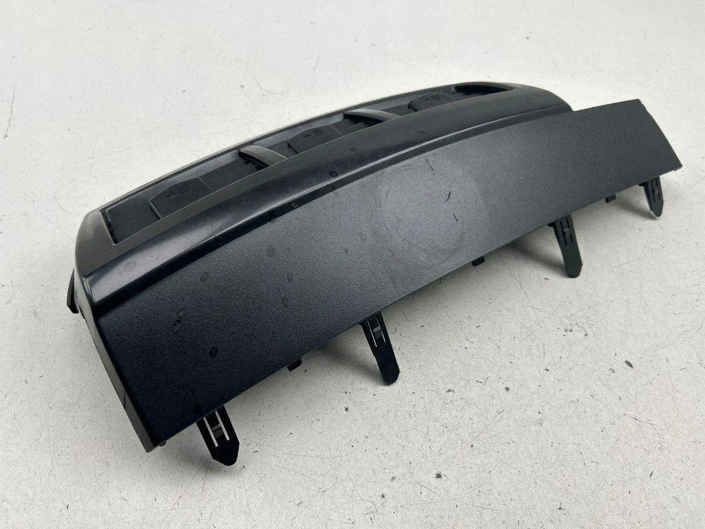 Toyota Prius Plus Dashboard Vent 5568647100 image 3