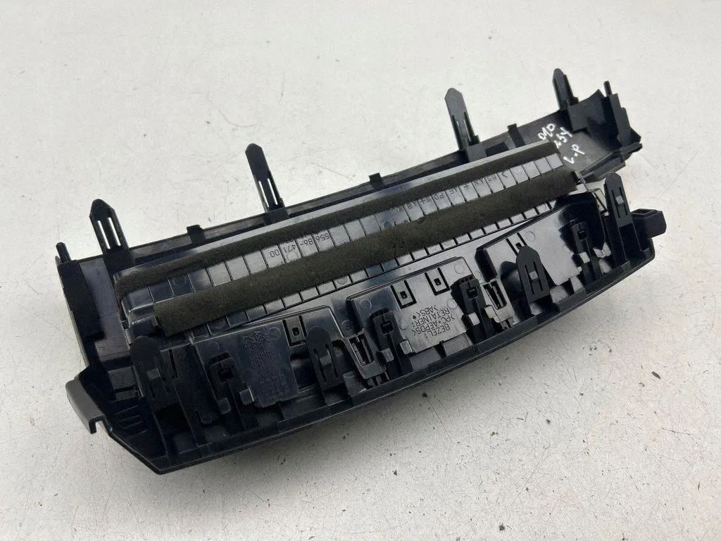Toyota Prius Plus Dashboard Vent 5568647100 image 5