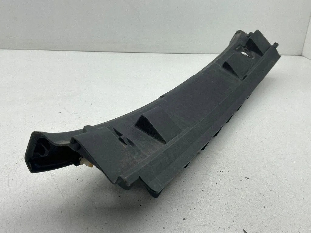 Toyota Auris E180 takakontin kynnyslevy