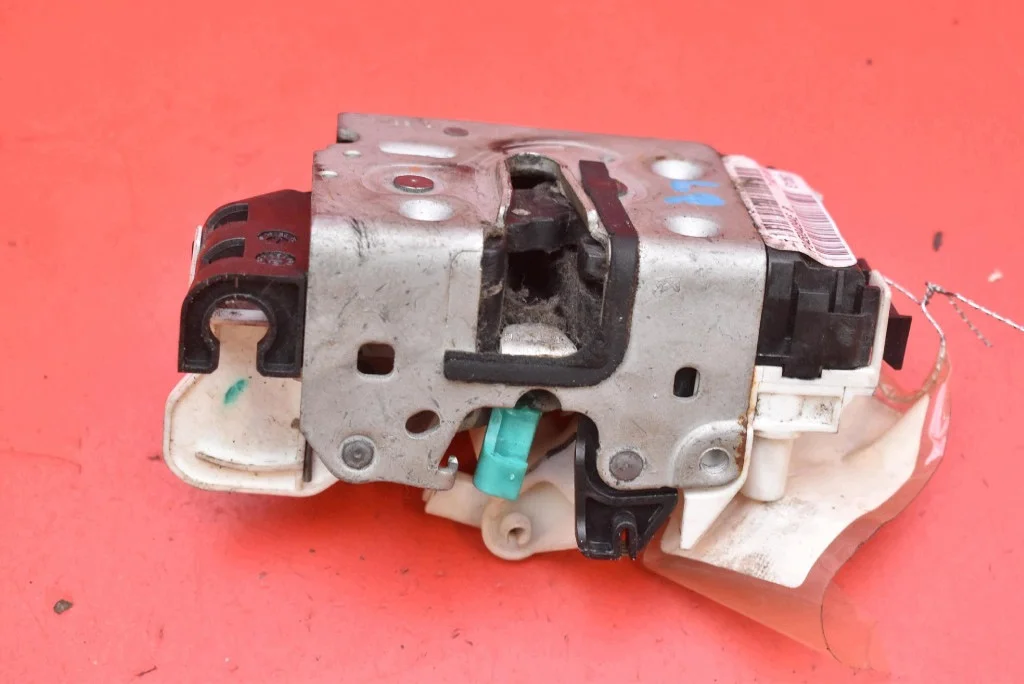 Serrure porte avant gauche Dodge Caliber image 6