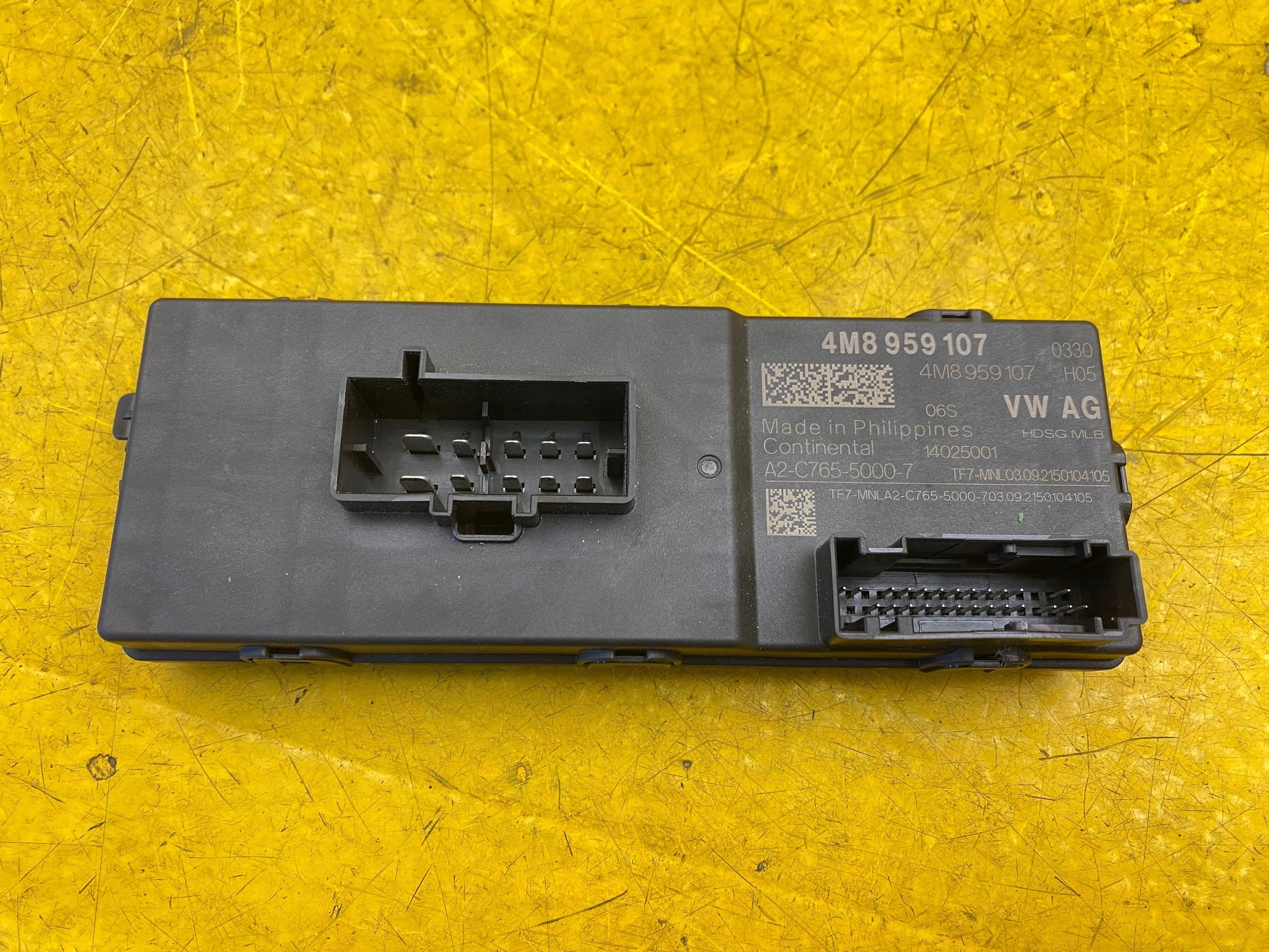 Audi A4 B9 A5 4M8959107 - Commande hayon image 2