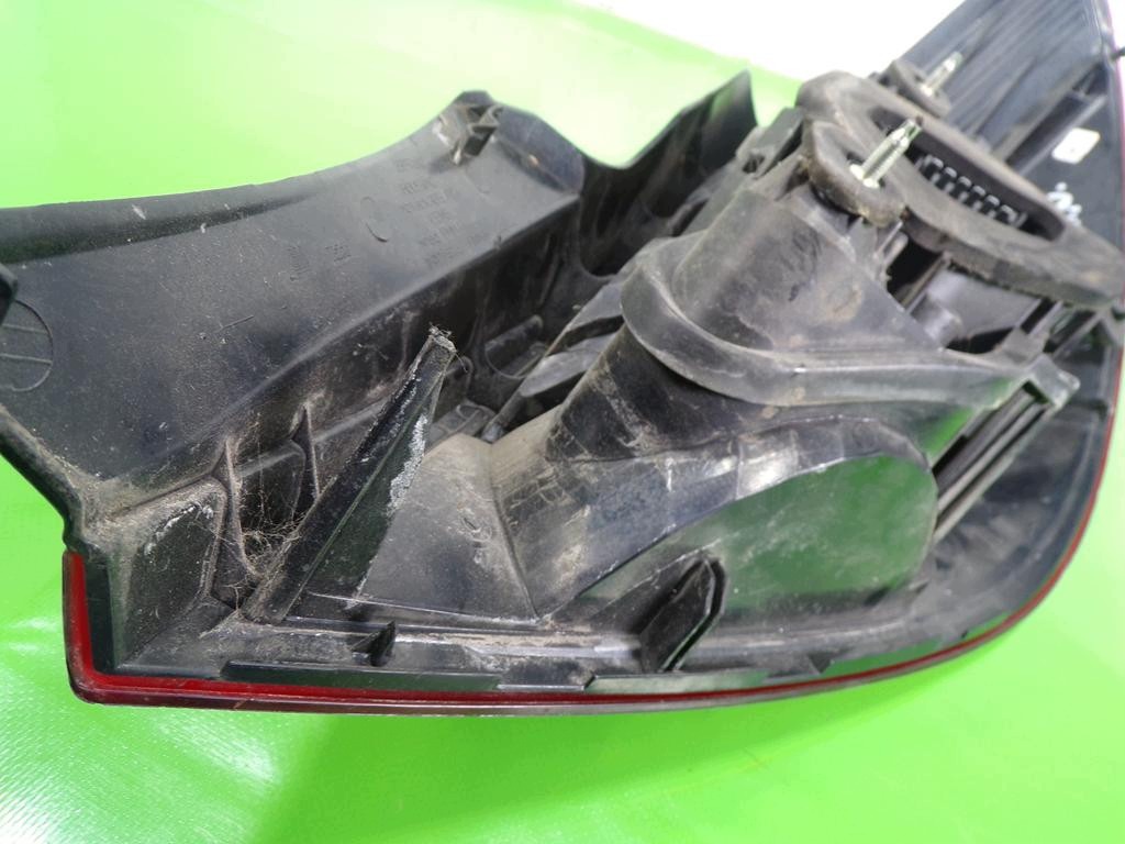 Opel Corsa Lâmpada Traseira Esquerda OEM F-405850- image 3