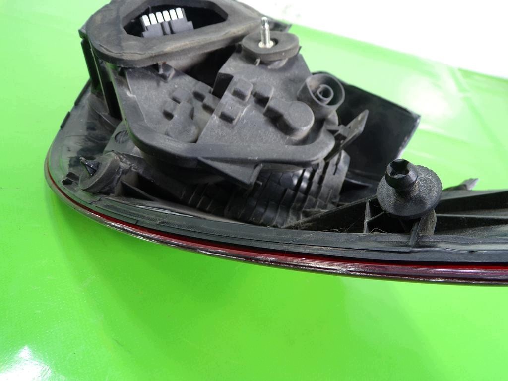 Opel Corsa Lâmpada Traseira Esquerda OEM F-405850- image 4